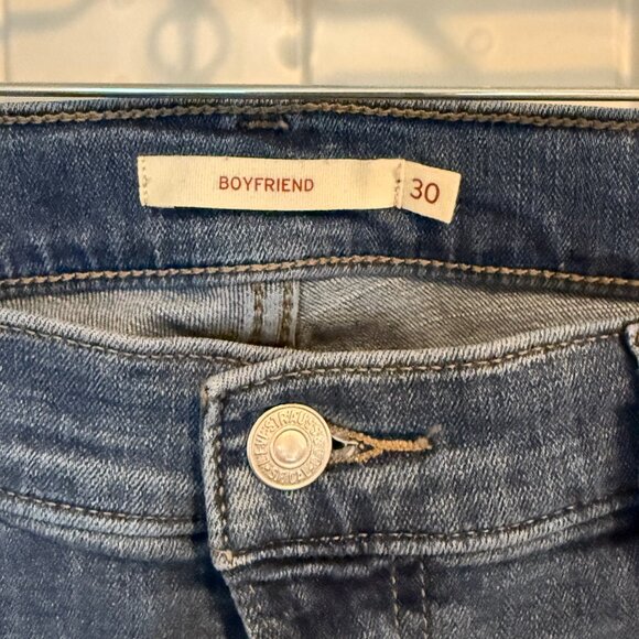 Levis Boyfriend medium-dark wash jeans. - Picture 2 of 3